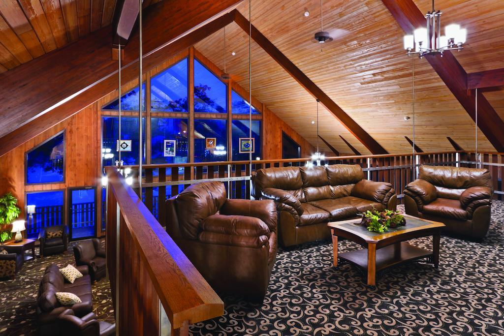 Burr Oak Lodge And Conference Center Glouster Eksteriør bilde
