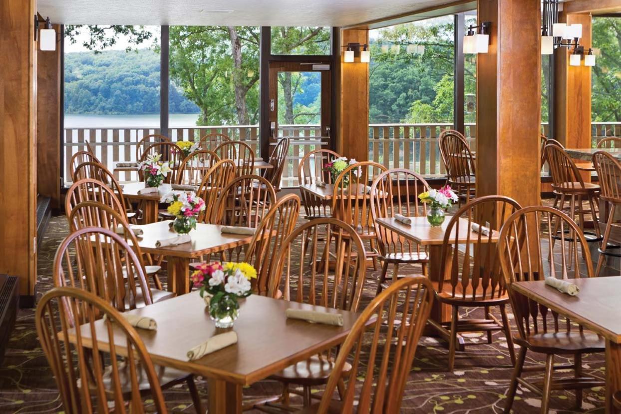 Burr Oak Lodge And Conference Center Glouster Eksteriør bilde